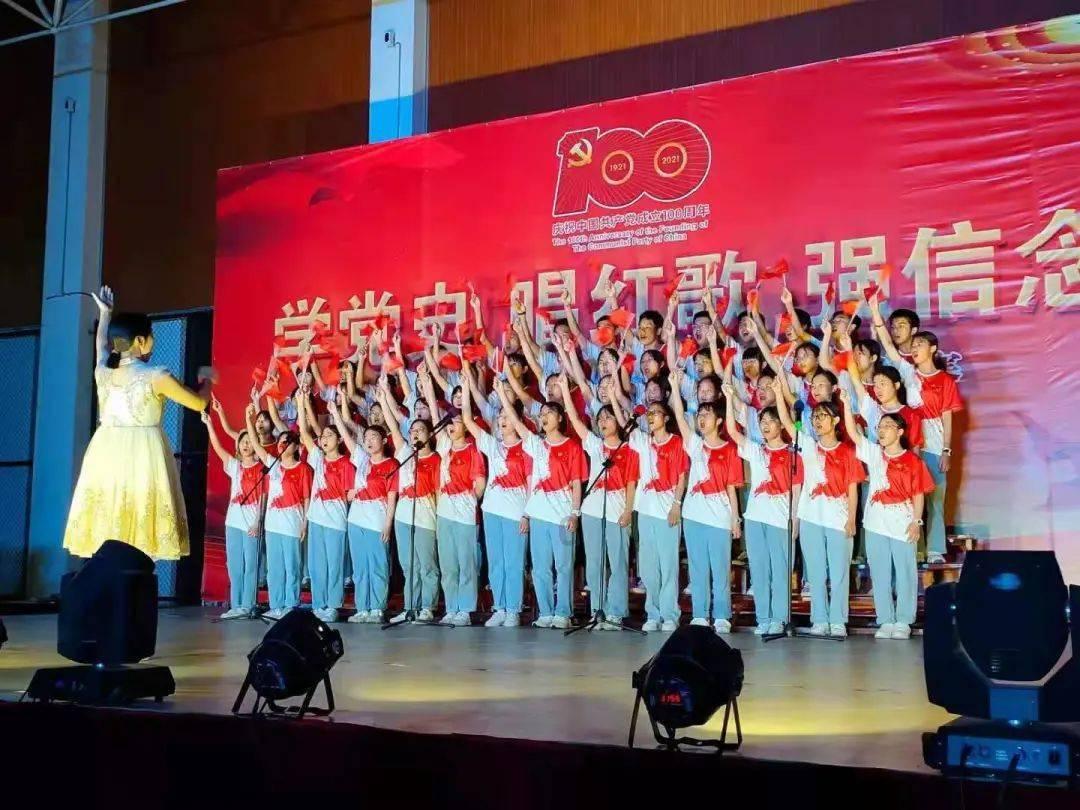你的领导和同事都很不好相处，你会不会辞职不干？游戏画面